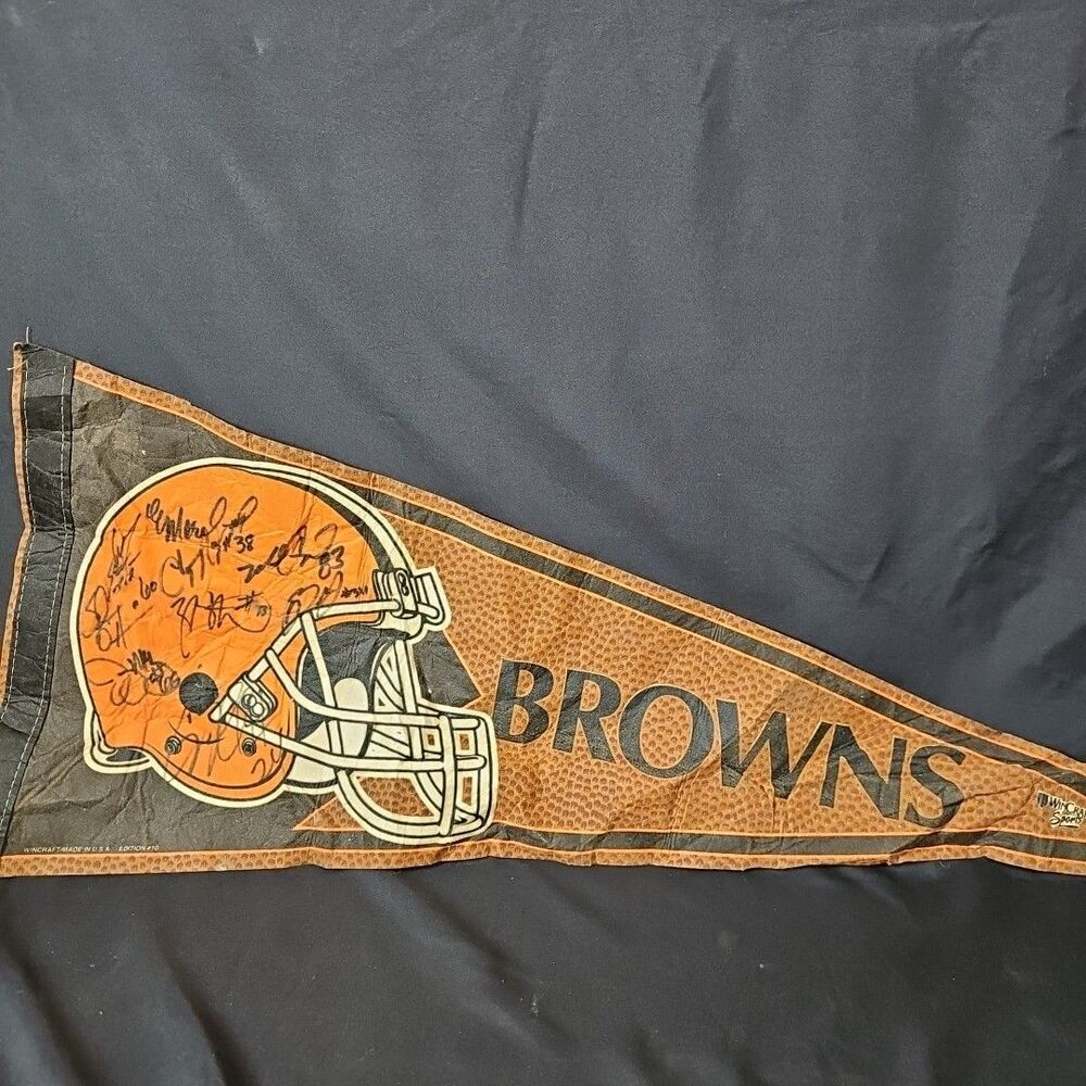vintage cleveland browns autographed pennant (9 Signatures)